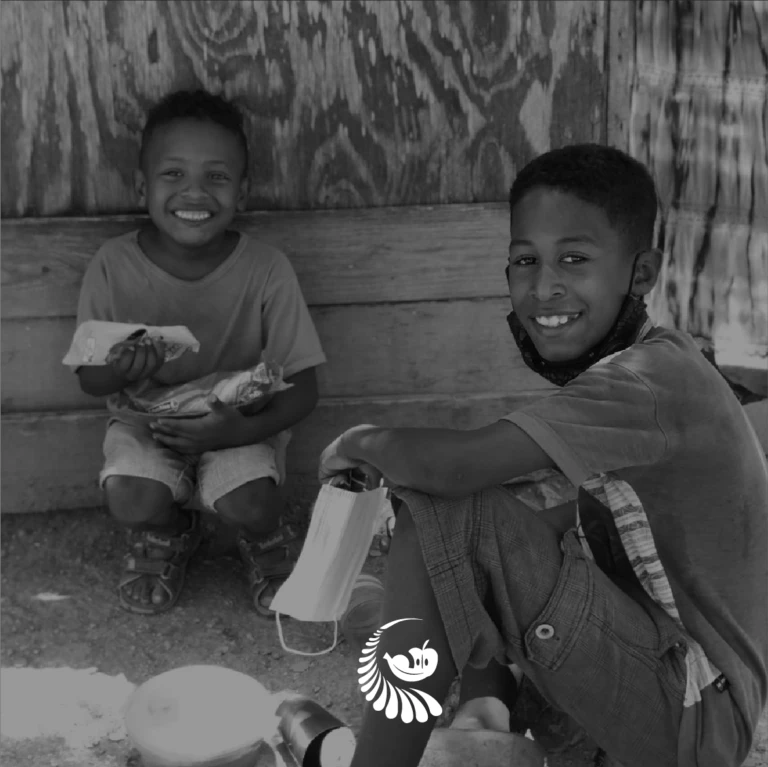 Dos niños de Fundación Alimentar Colombia